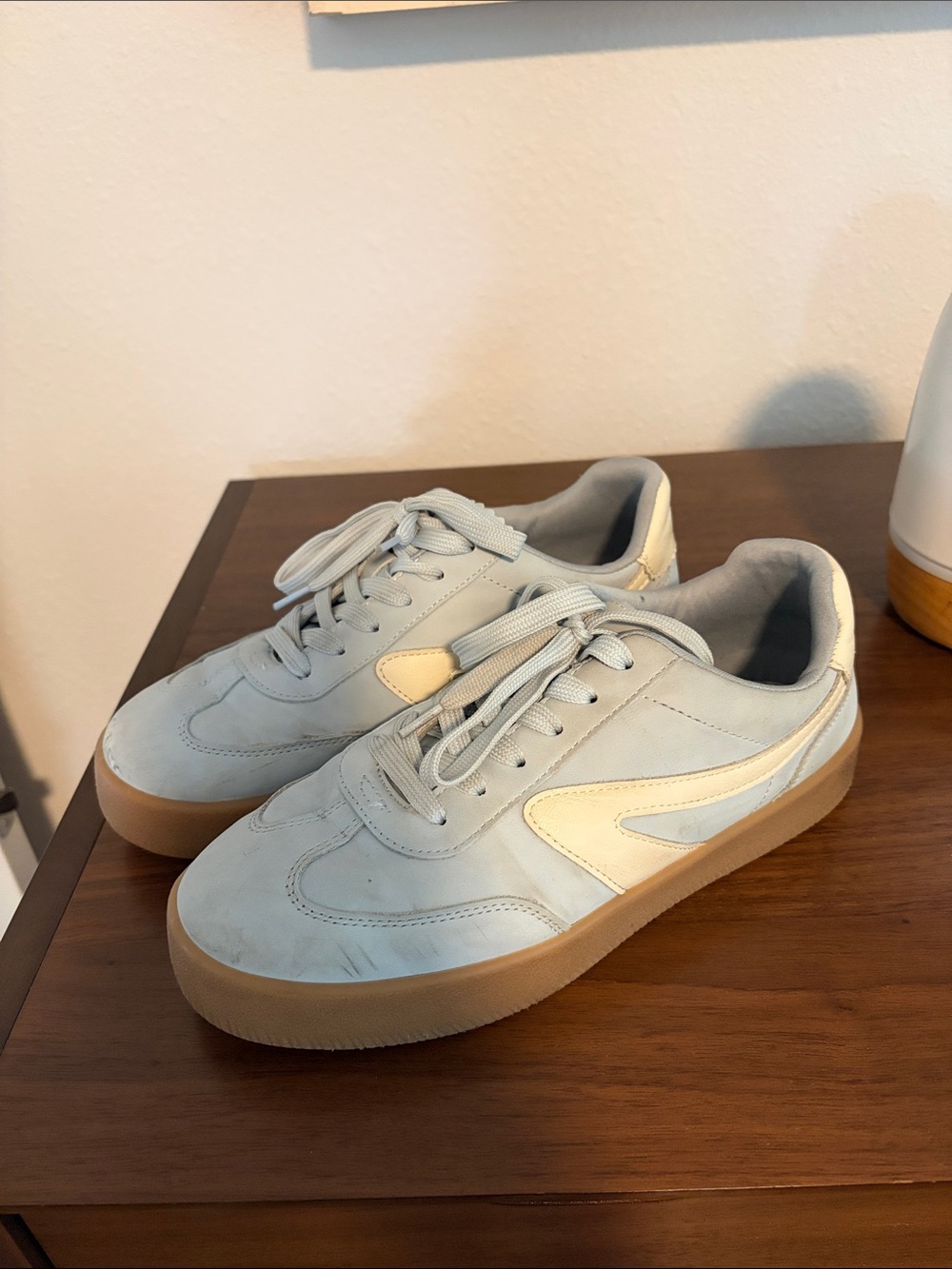 Women’s Casual Low-Top Sneakers in Light Blue with Gum Sole